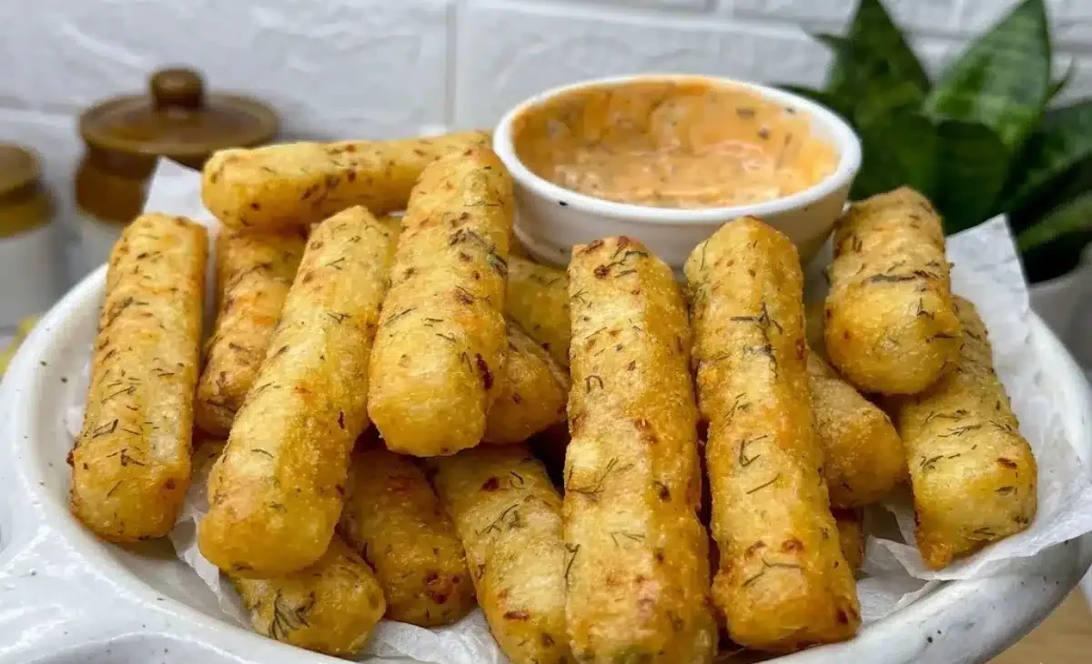 Crispy potato french fries at home image 1200x800 1772585944722 e1772586312571