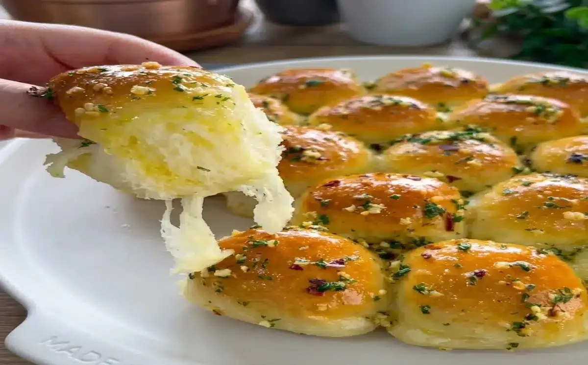 Cheese Stuffed Garlic Bread Balls – 9 Irresistible Cheesy Secrets image 1200x800 1776380319018 e1776380469196